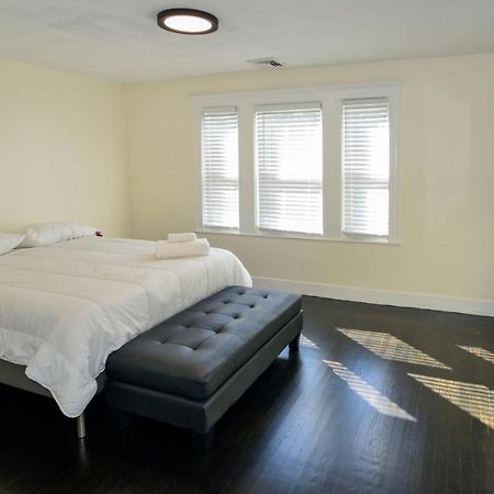 Modern Two Bedroom Condo - Boston Stoneham المظهر الخارجي الصورة