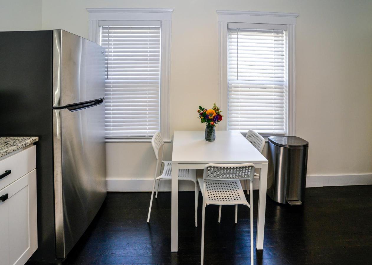 Modern Two Bedroom Condo - Boston Stoneham المظهر الخارجي الصورة