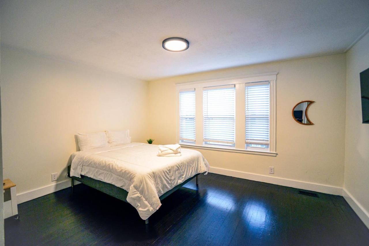 Modern Two Bedroom Condo - Boston Stoneham المظهر الخارجي الصورة