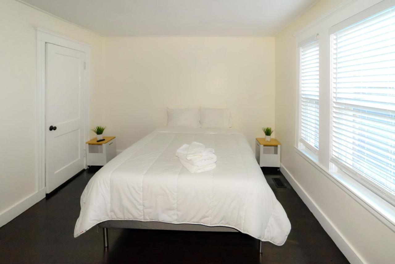 Modern Two Bedroom Condo - Boston Stoneham المظهر الخارجي الصورة
