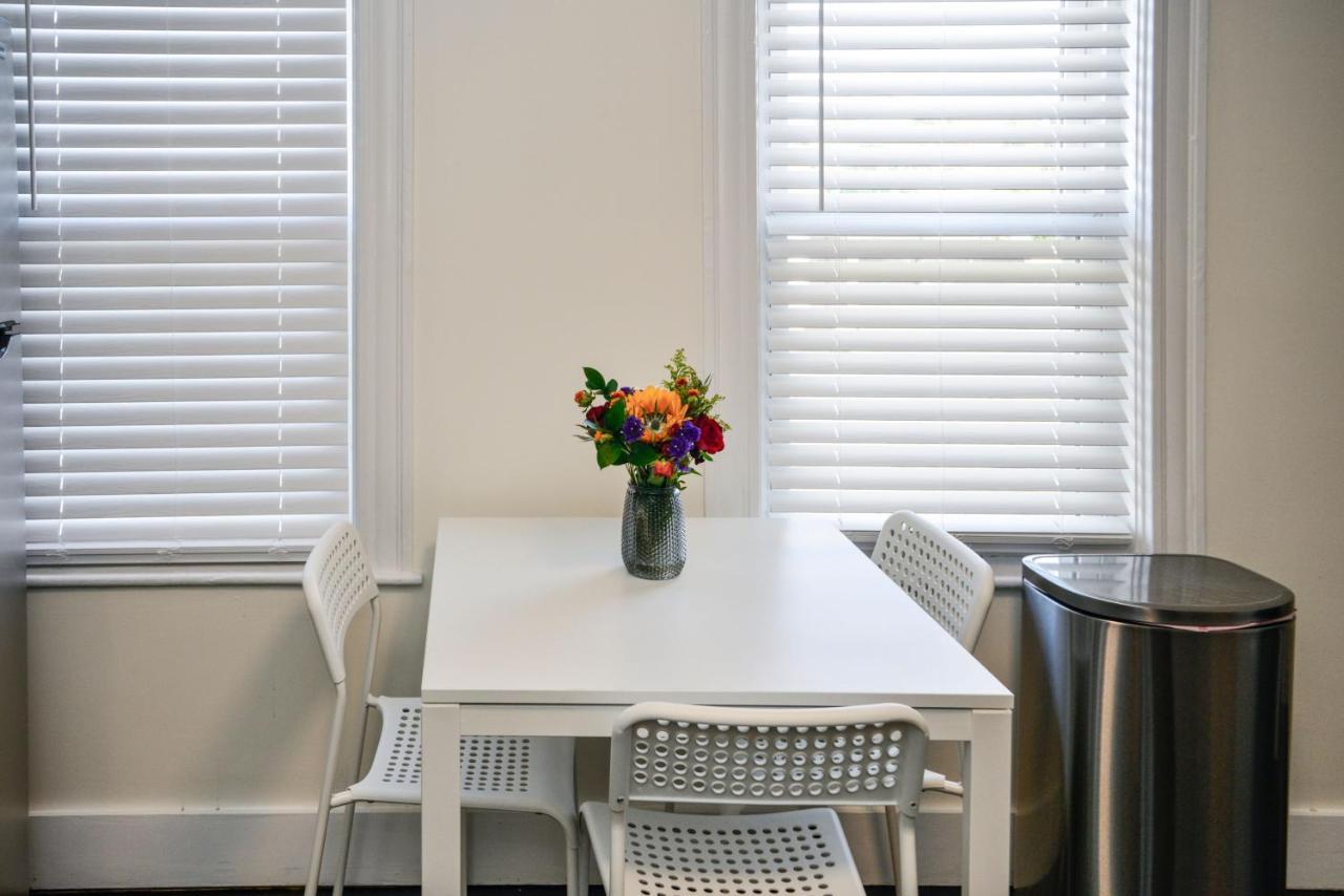 Modern Two Bedroom Condo - Boston Stoneham المظهر الخارجي الصورة