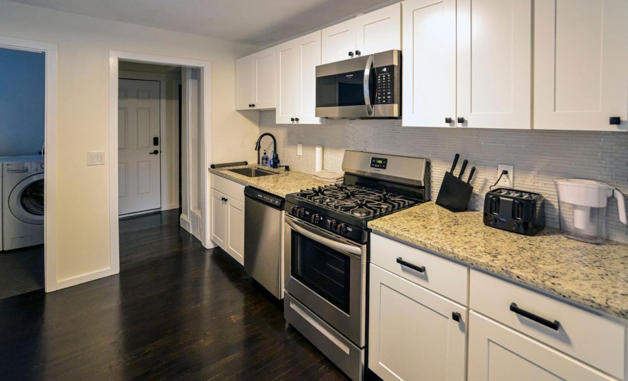 Modern Two Bedroom Condo - Boston Stoneham المظهر الخارجي الصورة