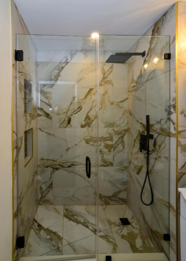 Modern Two Bedroom Condo - Boston Stoneham المظهر الخارجي الصورة