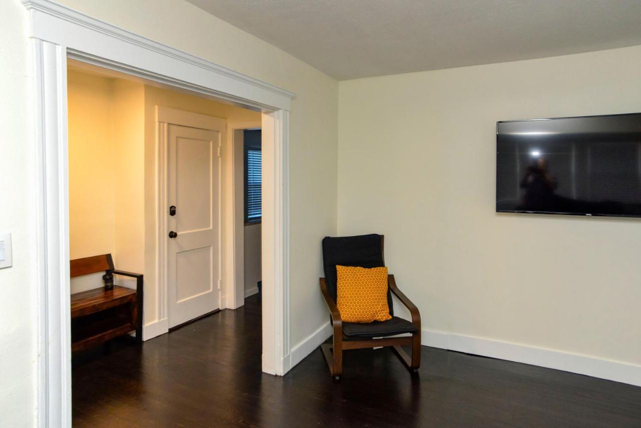 Modern Two Bedroom Condo - Boston Stoneham المظهر الخارجي الصورة