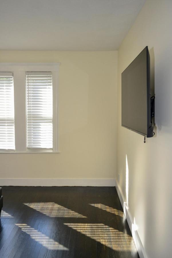 Modern Two Bedroom Condo - Boston Stoneham المظهر الخارجي الصورة