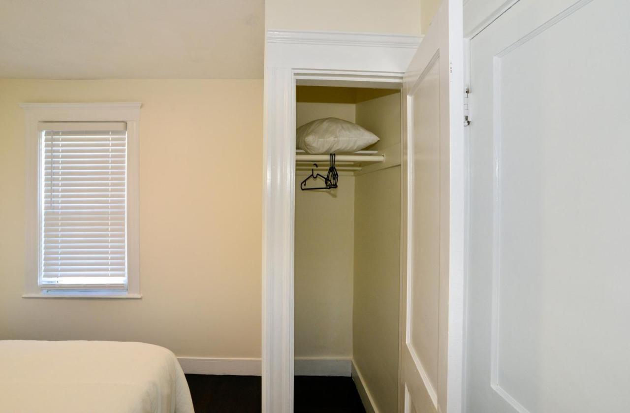 Modern Two Bedroom Condo - Boston Stoneham المظهر الخارجي الصورة