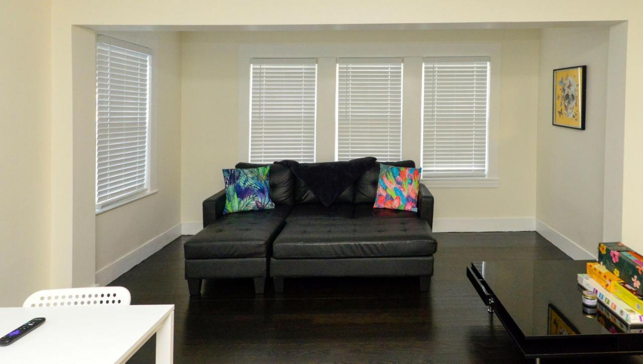 Modern Two Bedroom Condo - Boston Stoneham المظهر الخارجي الصورة