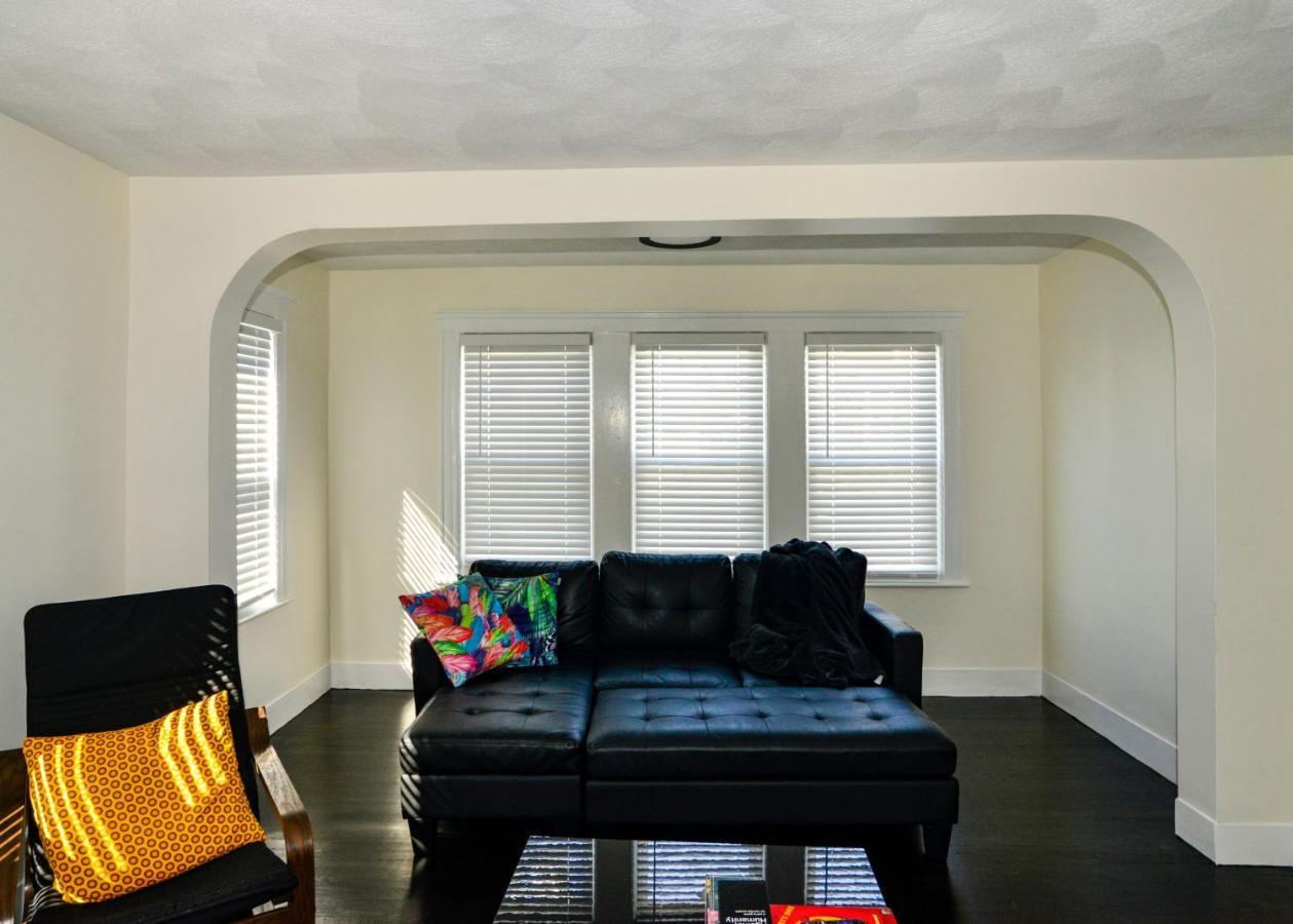 Modern Two Bedroom Condo - Boston Stoneham المظهر الخارجي الصورة
