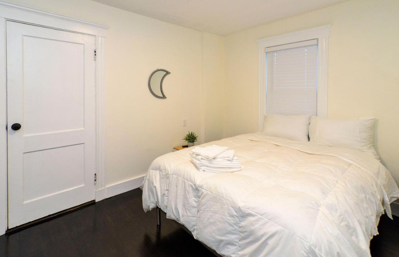 Modern Two Bedroom Condo - Boston Stoneham المظهر الخارجي الصورة