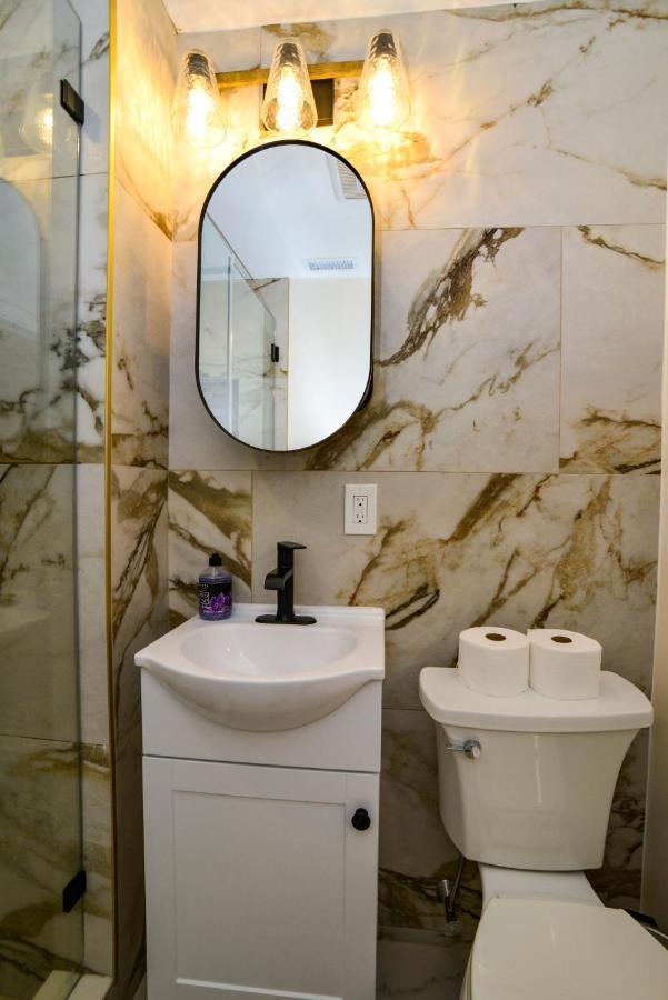 Modern Two Bedroom Condo - Boston Stoneham المظهر الخارجي الصورة