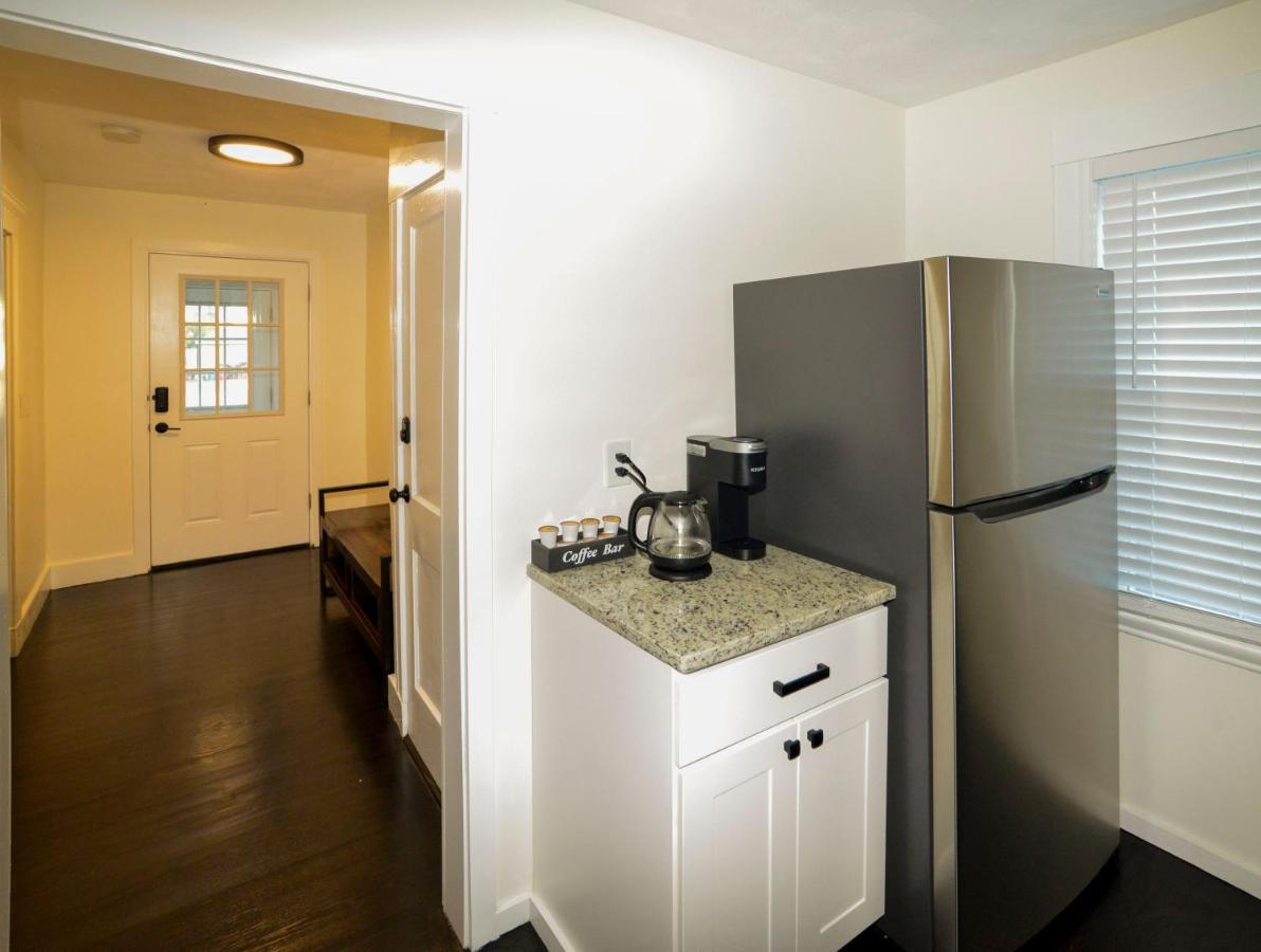 Modern Two Bedroom Condo - Boston Stoneham المظهر الخارجي الصورة