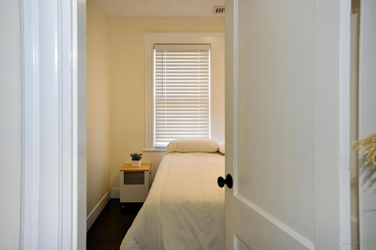 Modern Two Bedroom Condo - Boston Stoneham المظهر الخارجي الصورة