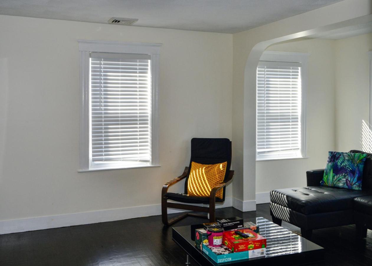 Modern Two Bedroom Condo - Boston Stoneham المظهر الخارجي الصورة
