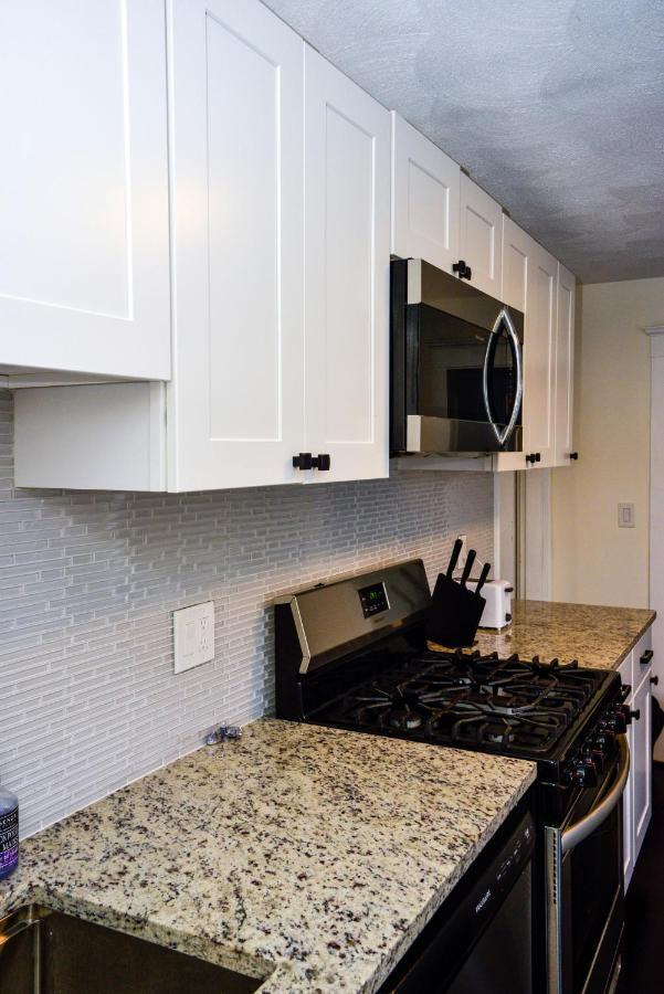 Modern Two Bedroom Condo - Boston Stoneham المظهر الخارجي الصورة