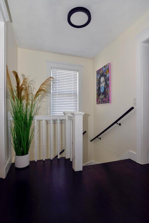 Modern Two Bedroom Condo - Boston Stoneham المظهر الخارجي الصورة
