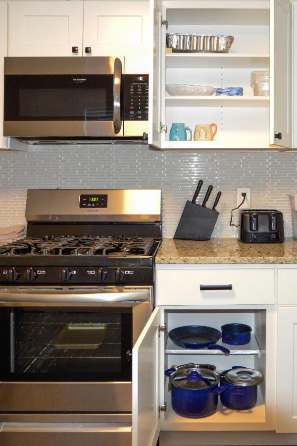 Modern Two Bedroom Condo - Boston Stoneham المظهر الخارجي الصورة